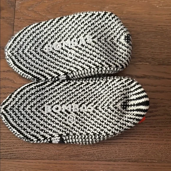 Bombas Gripper Slipper in Black & White - Picture 2 of 6